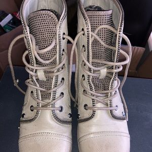 Guess boots
